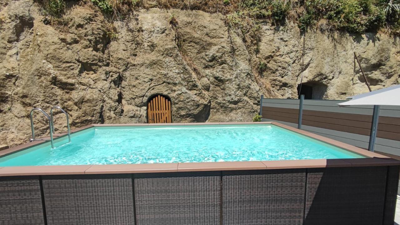 A 2 Passi Dal Lago Grotte di Castro Ngoại thất bức ảnh